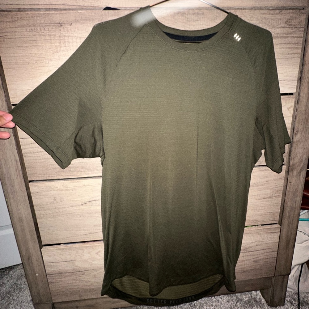 lululemon men’s drysense tee - lightly used